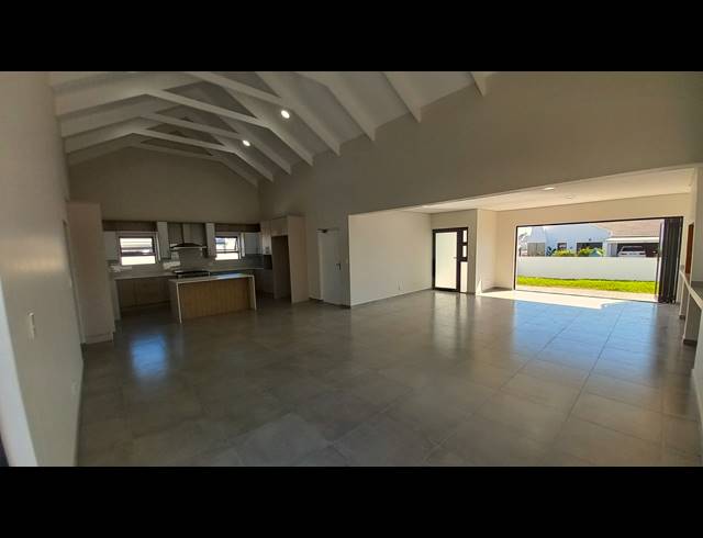 3 BEDROOM HOUSE FOR SALE IN BRITANNIA BEACH ESTATE